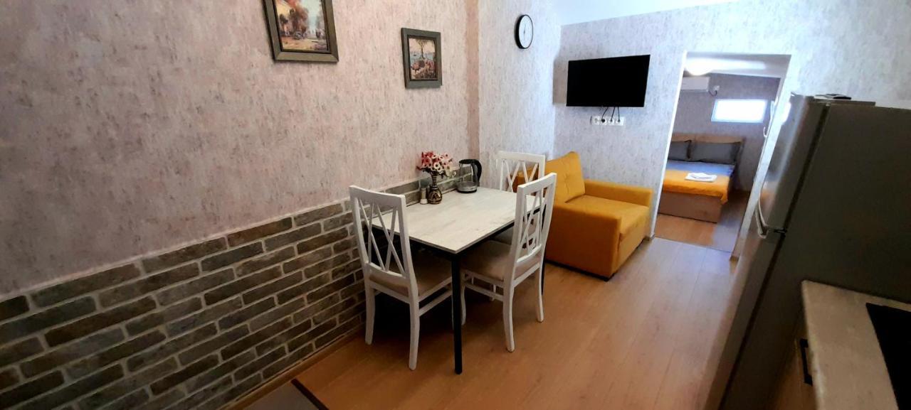 Yellow Apartment Тбилиси Экстерьер фото