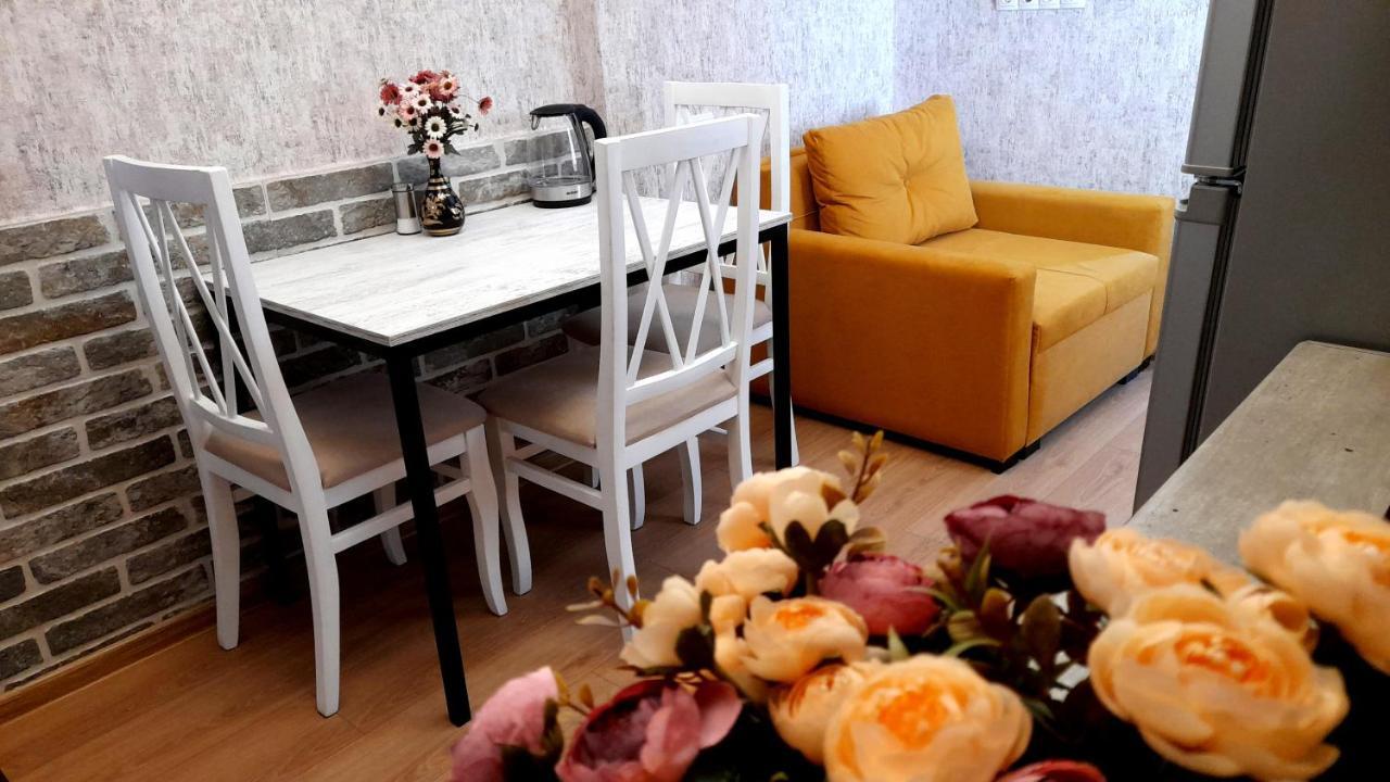 Yellow Apartment Тбилиси Экстерьер фото