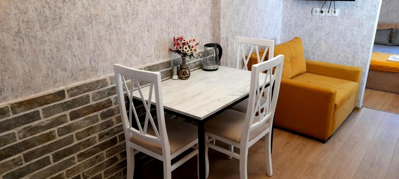 Yellow Apartment Тбилиси Экстерьер фото